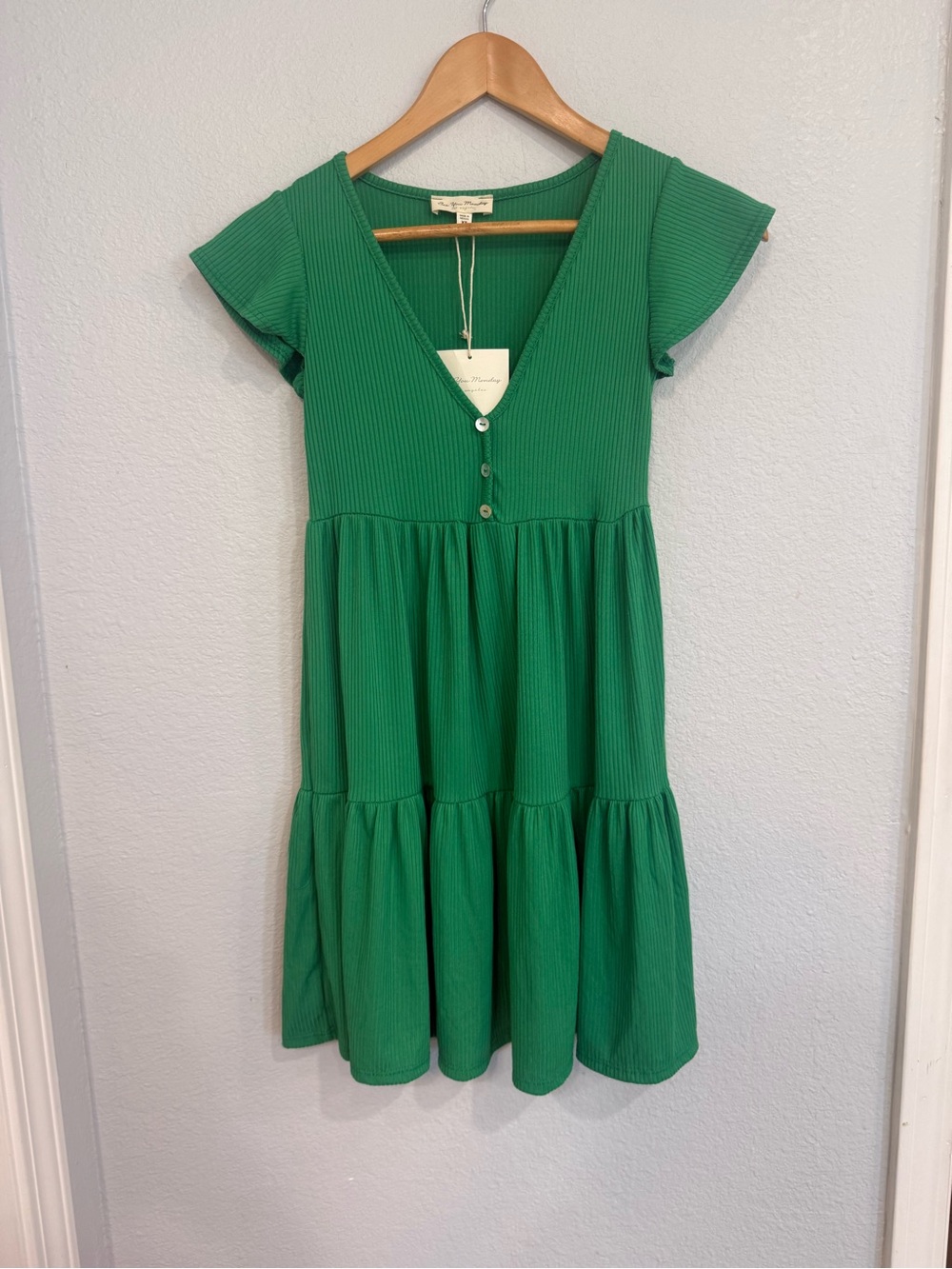 New Kelly Green Ribbed Tiered V-Neck Mini Dress With Flutter Sleeves